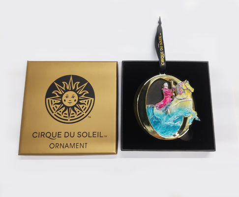 comprar Regalos para promover el negocio Impresionar a los clientes, socios y empleados con el ornamento del espectáculo del Cirque du Soleil Fabricación en línea