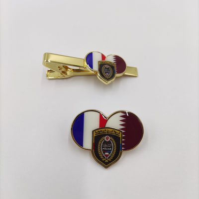 comprar Custom Tournament Security Force Badge – Premium Heart-Shaped Dual Flag Enamel Pin and Tie Clip Set Fabricación en línea