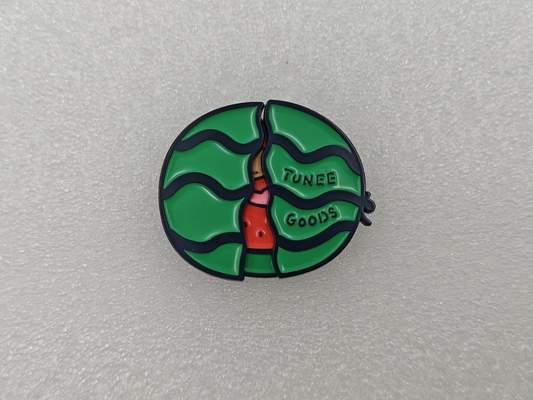 comprar 2025 Insignia de verano de impresión UV de doble capa con partes móviles Accesorio conmemorativo divertido e interactivo Fabricación en línea
